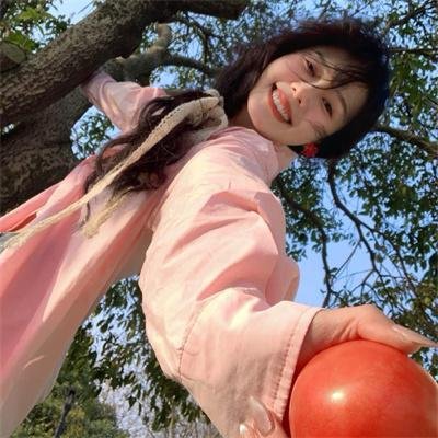 男爵的同桌小女生